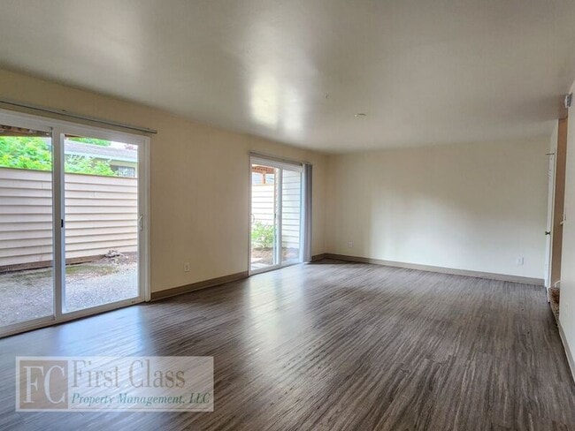 Building Photo - 8500 SW Canyon Dr