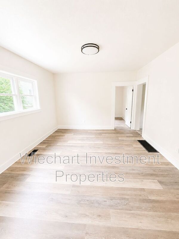 Building Photo - 514 N Shore Dr