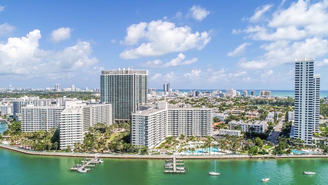 Building Photo - 1500 Bay Dr