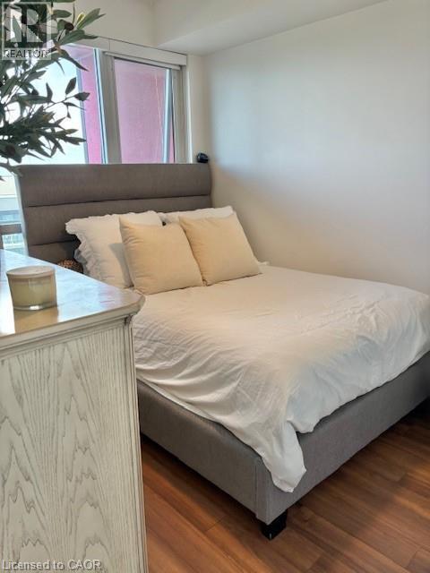 Building Photo - 5240 Dundas St