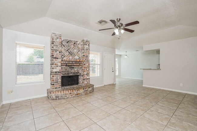 Building Photo - 2515 Village Cir Dr