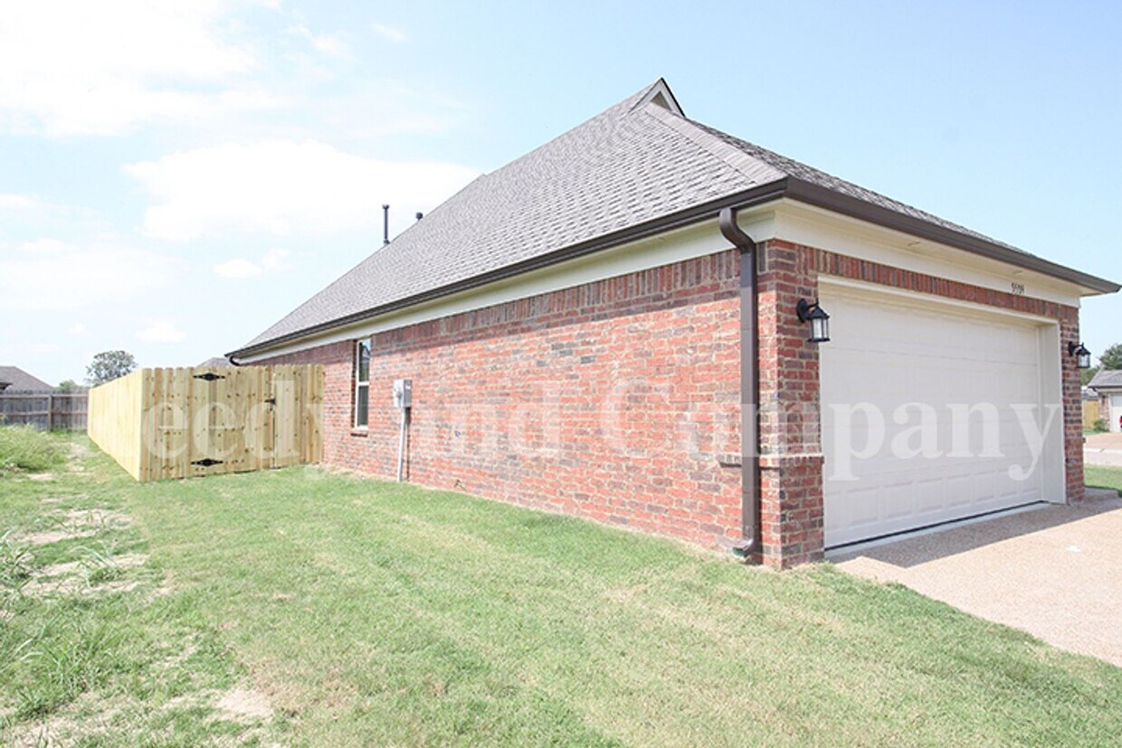 Foto del edificio - 5509 Kaitlyn Dr E