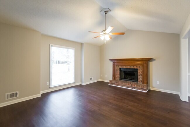 Foto del edificio - 2715 Horseshoe Creek Dr