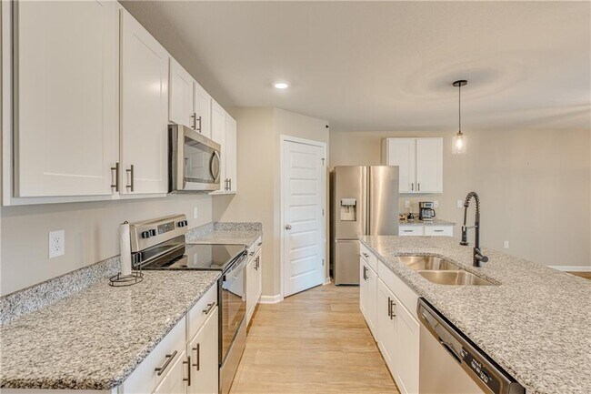 Foto del edificio - 20675 Mercury Dr