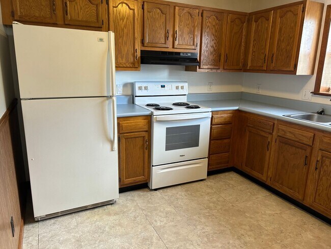 Building Photo - 2 Bedroom / 1 Bath Apt -  Kingsport TN