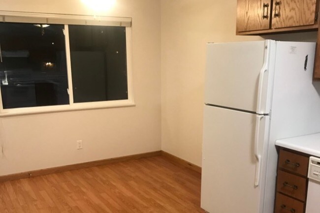 Kitchen - 608 E 17th St
