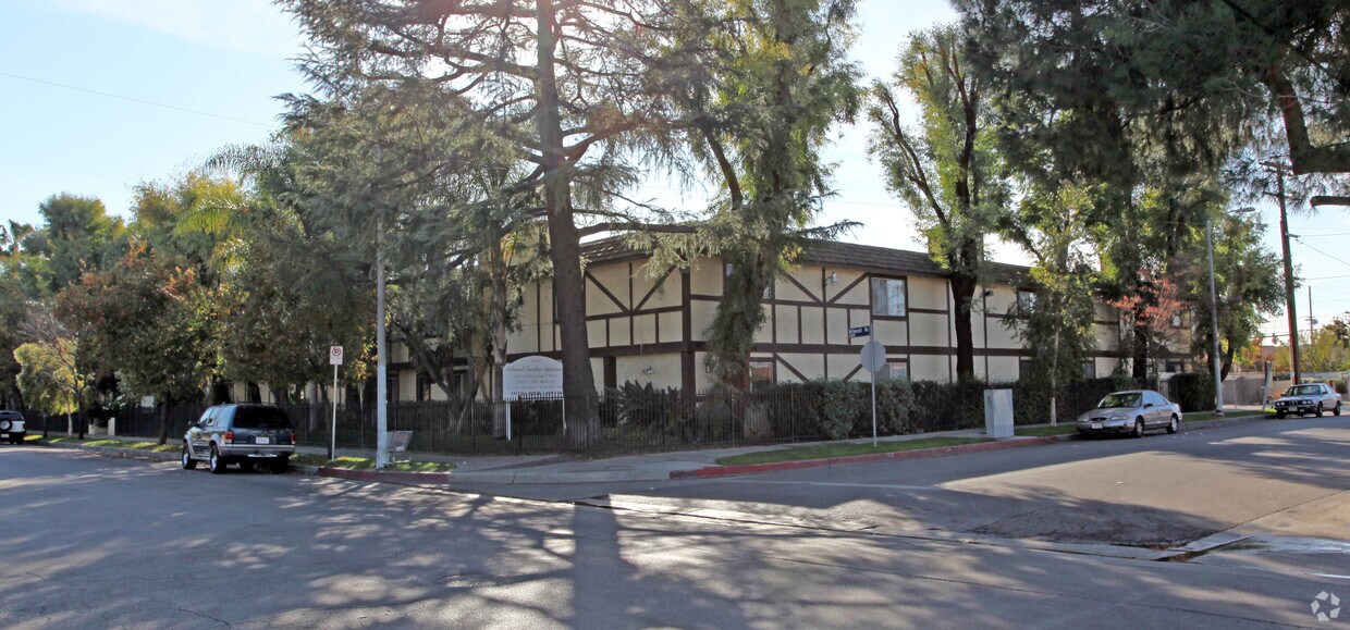 6933 Milwood Avenue - 6933 Milwood Ave