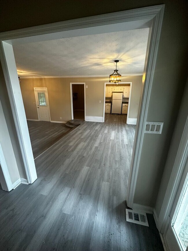 Foto del edificio - 3 Bedroom 2 Bath off Bemiss