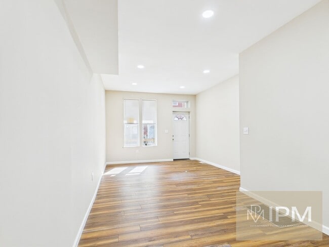 Building Photo - Charming 3 Bedroom, 2 Bath Home in Harrisburg, Pa!