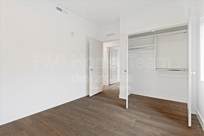 Foto del edificio - 3378 Washington Blvd