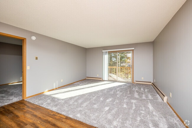 2BR, 2BA - 1,040SF - Living Room - Chapelwood III Apartments