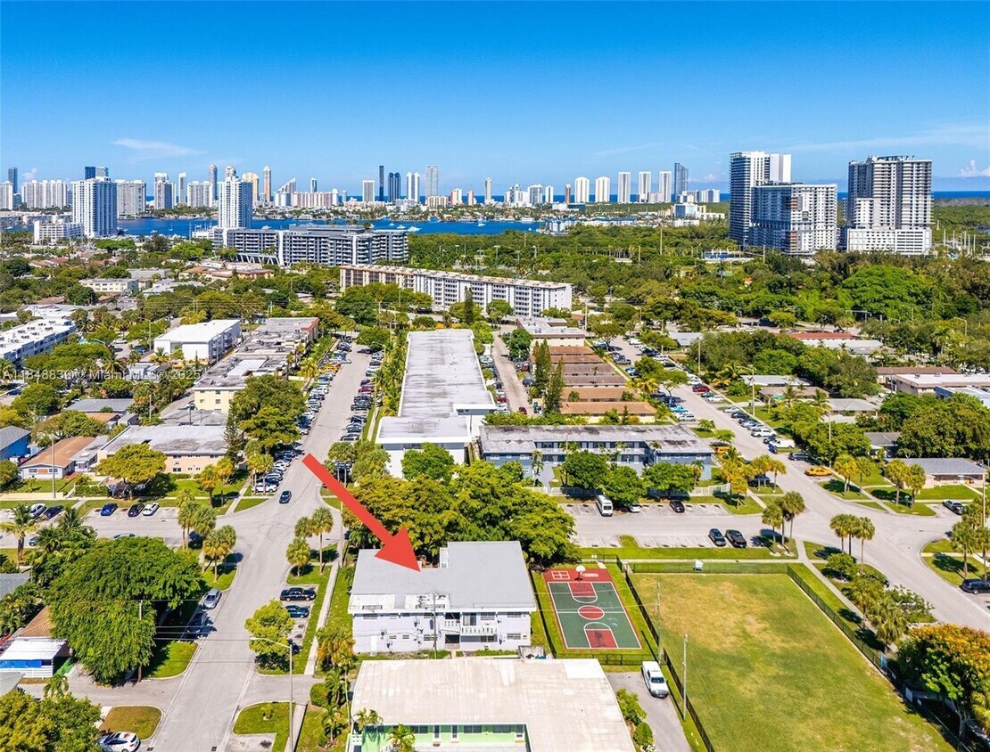 Foto principal - 16890 NE 21st Ave