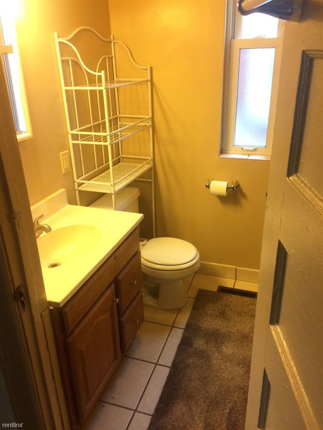 Building Photo - 5 br, 2 bath House - South Oakland Spaciou...
