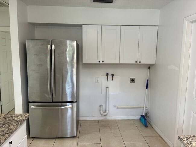 Building Photo - 2-Bedroom Duplex in North Lakeland