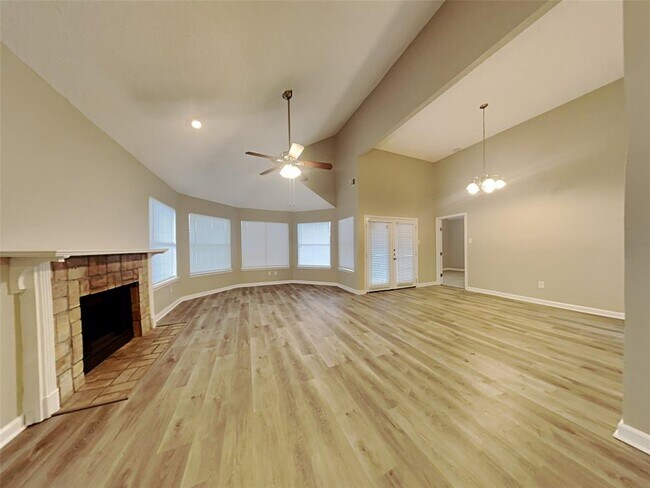 Foto del edificio - 16027 Hidden Acres Dr