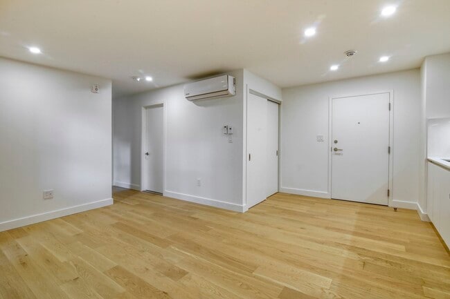 Building Photo - 10 Rosemount