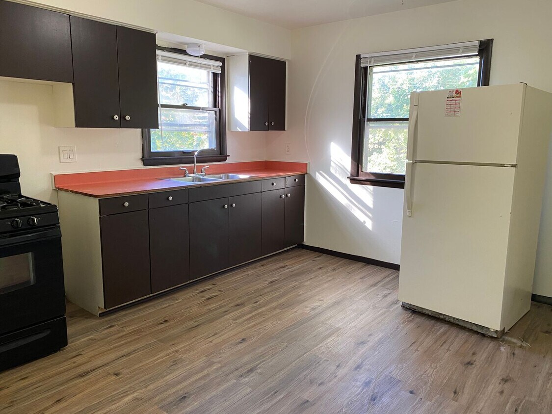 5431 N 83rd St Unit upper, Milwaukee, WI 53218 - Room for Rent in ...