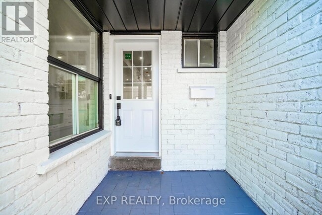 Building Photo - 25 Nabob Crescent