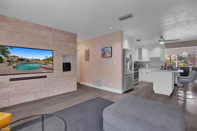 Building Photo - 3 br, 2 bath House - 1773 SW 28th Way # 0