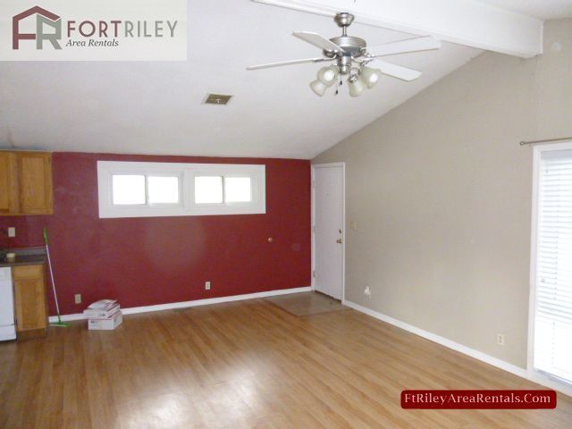 Building Photo - Cute Two Bedroom Home