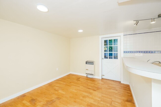 Foto del edificio - Available Northbrae Garden Cottage!