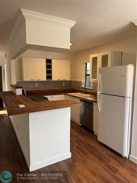 Foto del edificio - 520 NE 58th St