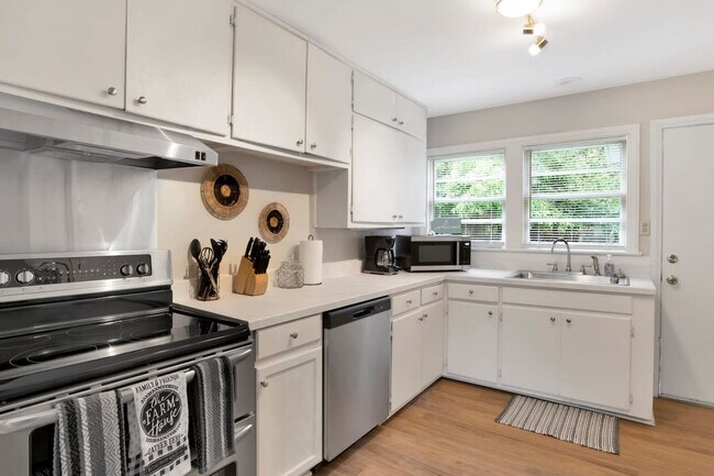 Building Photo - 129 Shell Rd Pl