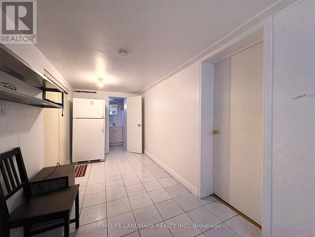 Building Photo - 9 Lamont Ave