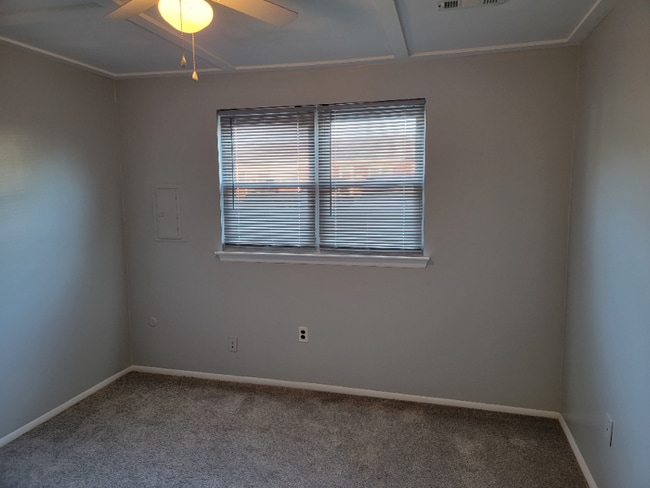 Building Photo - 647 Walden Ct