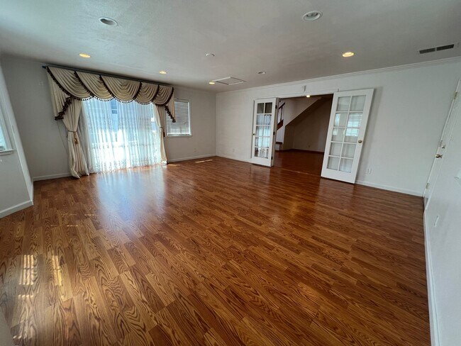 Building Photo - 3262 Desertwood Ln