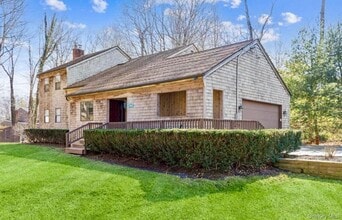 Building Photo - 2581 Roanoke Ave