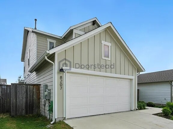 Foto del edificio - 8207 Cottage Rose Dr