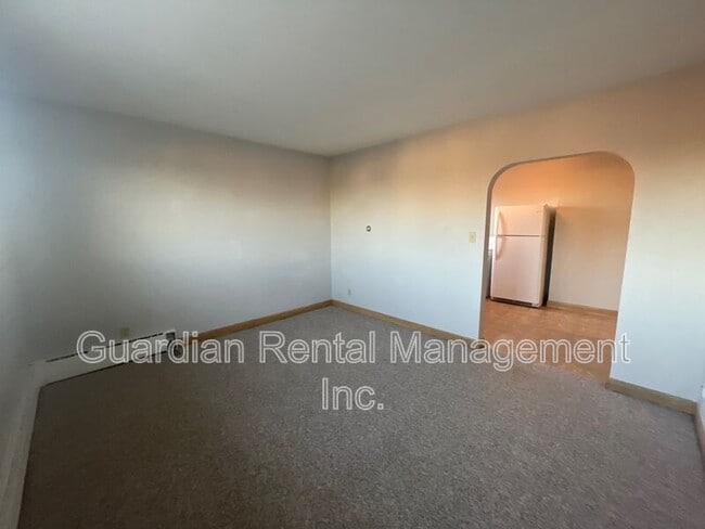 Building Photo - 2016 Walsh St E