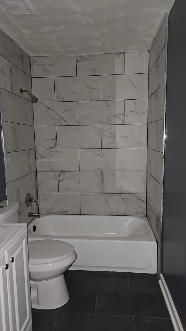 Building Photo - 2137 Lowell Ave