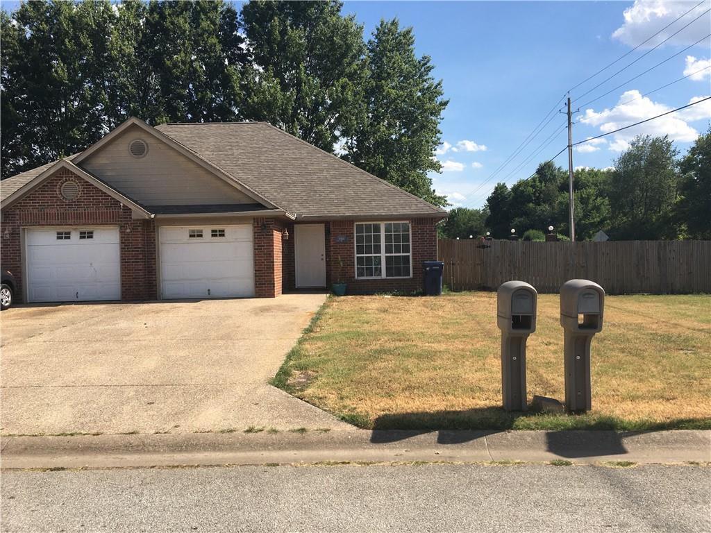 2720 Meridian Pl, Siloam Springs, AR 72761 Townhome Rentals in Siloam