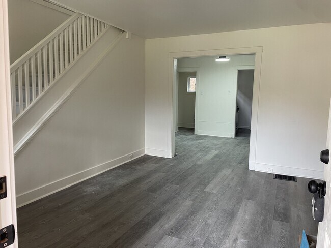 Photo - 2042 Laketon Rd House