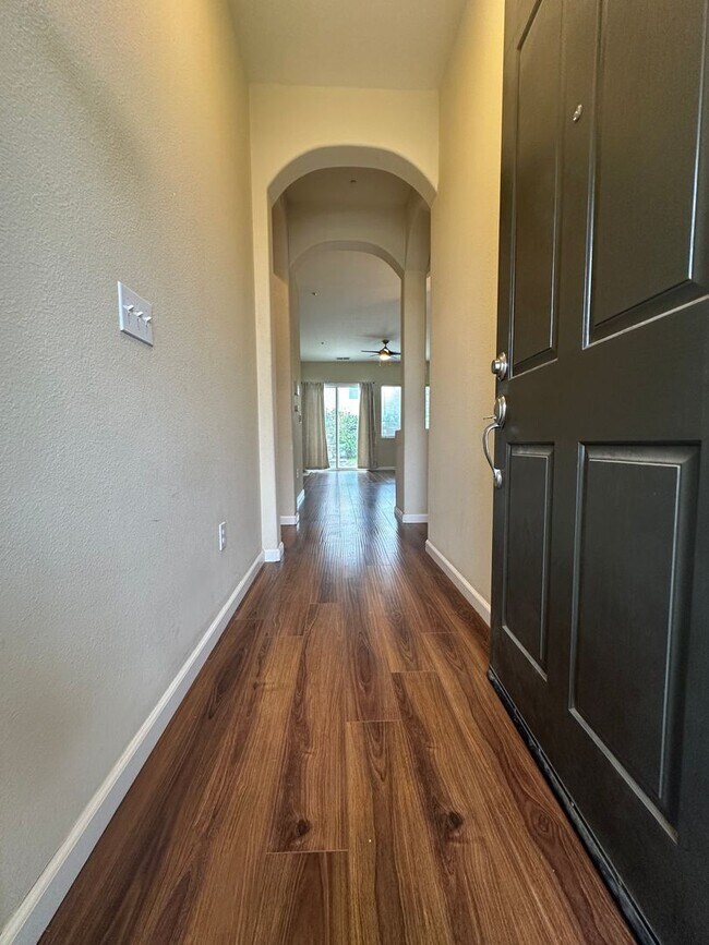 Foto del edificio - Single Story on corner lot in Brentwood