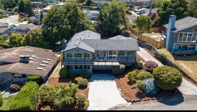 Foto del edificio - 6121 Agnes Rd NE