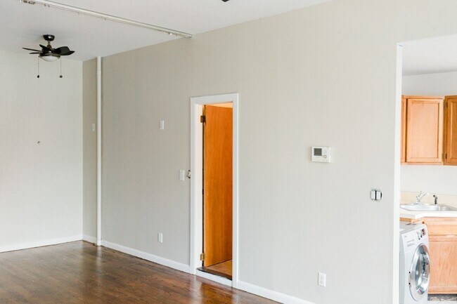 Foto del edificio - Spectacular Studio Located Where Brooklyn Heights Meets Cobble Hill!