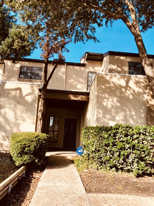 Building Photo - 6100 Woodlake Pkwy