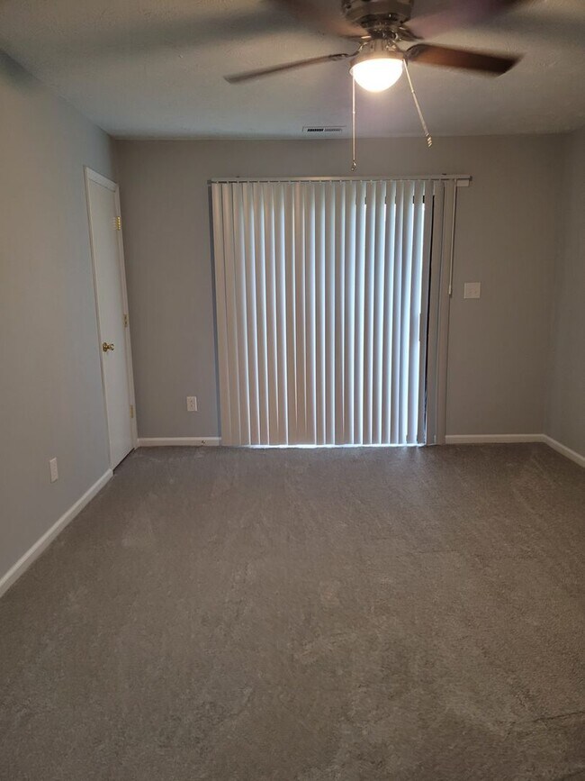 Foto del edificio - 2 Bedroom, 1 bath apartment - Downstairs Unit