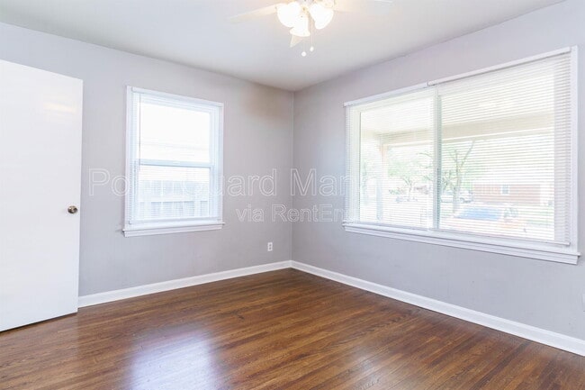 Building Photo - 6124 E Oakwood Dr