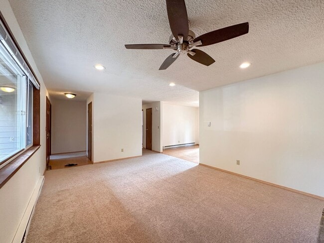 Building Photo - 3bd/1ba Redmond Home