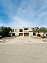 Building Photo - 5509 Oakbriar Cir