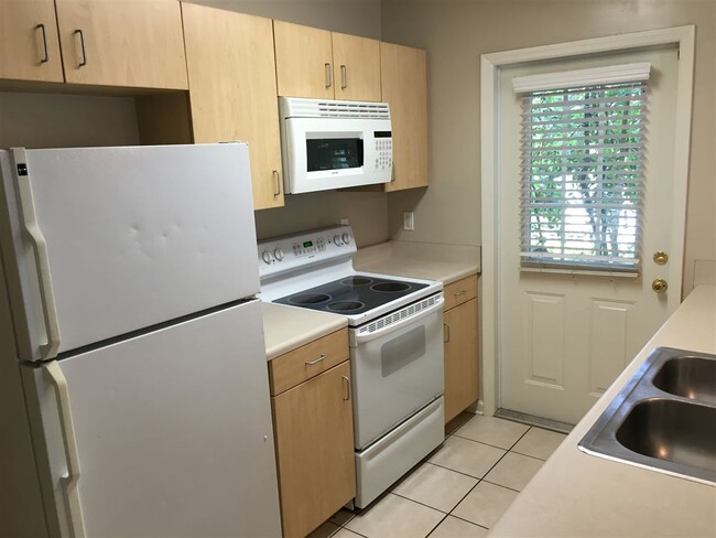 Building Photo - 1618 Belle Vue Way
