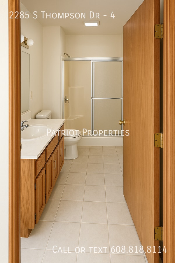 Building Photo - 2285 S Thompson Dr