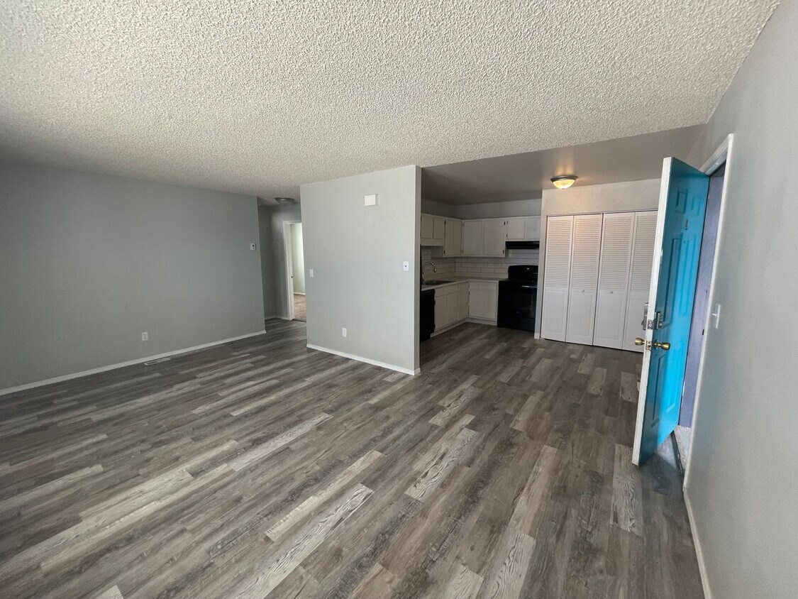 Primary Photo - Beautiful 2 Bedroom 1 Bathroom Apartment L...