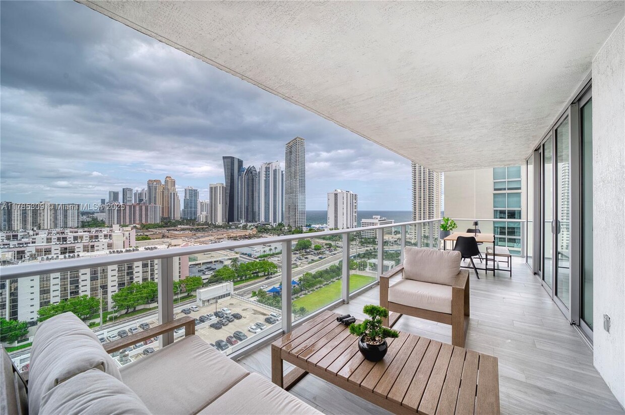 Primary Photo - 300 Sunny Isles Blvd