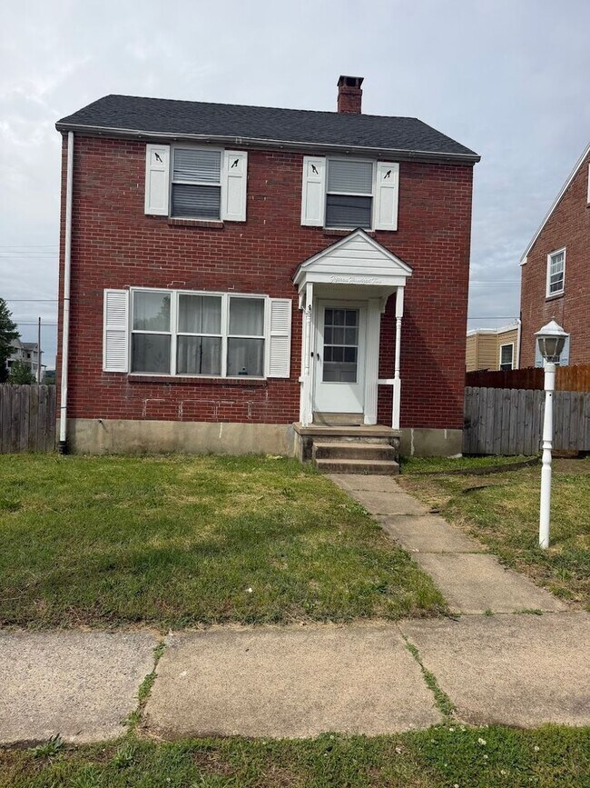 Foto del edificio - 4 Bedroom Single Family Home for Rent