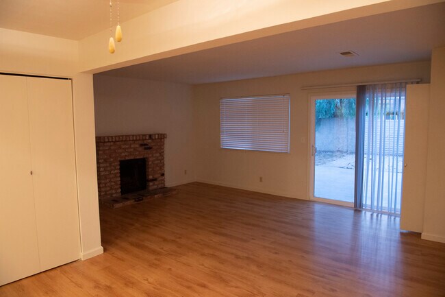 Living room - 4989 Geomax Ct